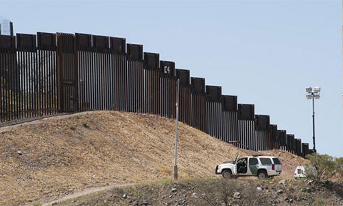 Trump pide 33.000 millones de dólares para el muro en la frontera con México